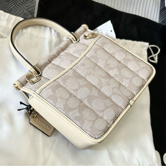 Coach Willis Top-Handle 18 In Signature Jacquard With Quilting - Picture 3 of 11